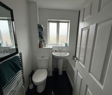 3 bedroom semi-detached house to rent - Photo 5