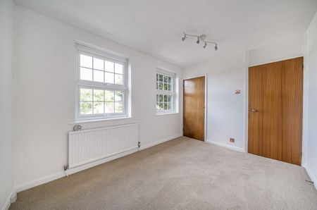 4 bedroom detached house to rent - Photo 5