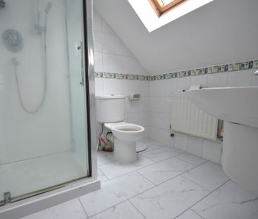 4 bedroom Semi-detached house to rent - Photo 5