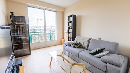 Location Appartement 4 pièces 92m² PARIS 16ème - Photo 2