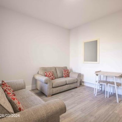 Ground floor, 4 Heslington Road - Photo 1