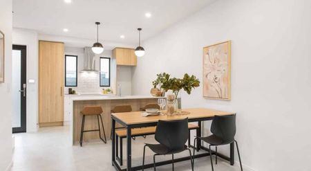 Contemporary Urban Living with Style and Comfort - Photo 2