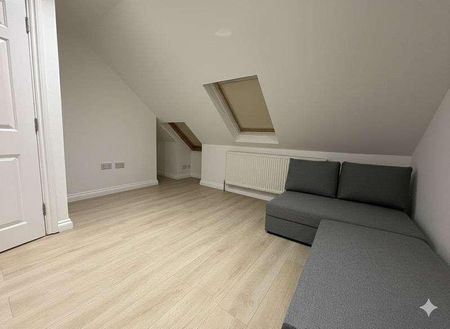 Hayes End Drive, Hayes, UB4 - Photo 2