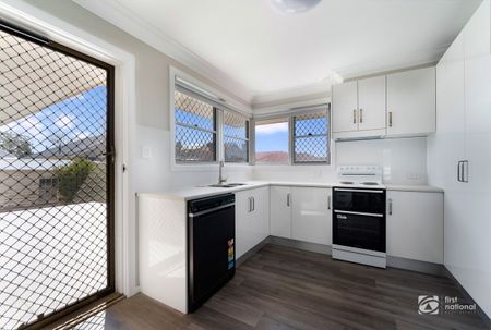 Spacious 3 Bedroom Renovated Unit - Photo 5