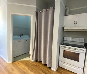 Spacious 1 Bedroom + Den in the Beltline – Available Immediately - Photo 5