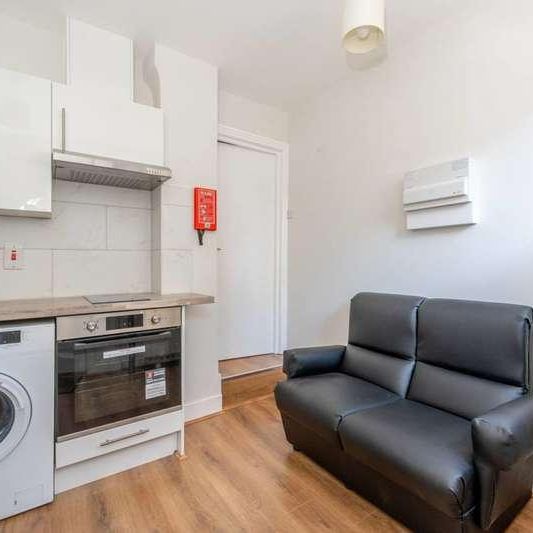 Uxbridge Road, Shepherd's Bush, W12 - Photo 1