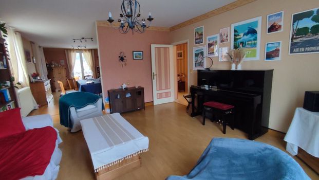 Location Maison 7 pièces 234m² ARGENTAT 19400 - Photo 1