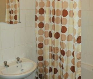 16 Bedrooms - Student House - Bradford - Photo 5