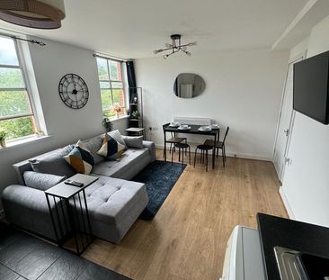 2 Bed Flat, The Carronades, SO14 - Photo 3