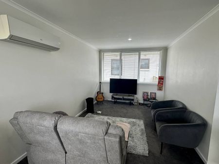 Neat & Homely 2 Bedroom Unit! - Photo 2