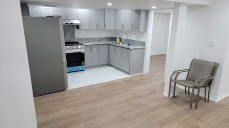 For Lease - 48 phoenix blvd Phoenix Boulevard, Barrie, Ontario - Photo 4