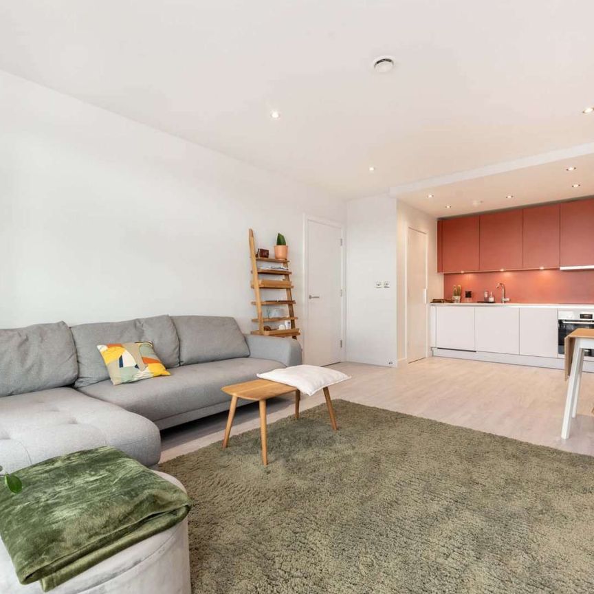 Beautiful two bedroom, two bathroom apartment with balcony. - Photo 1