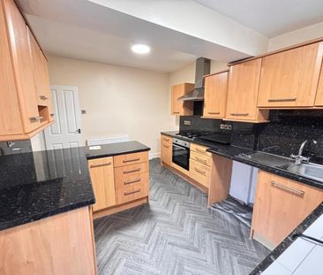 2 Bed Maisonette, Vine St, M7 - Photo 6