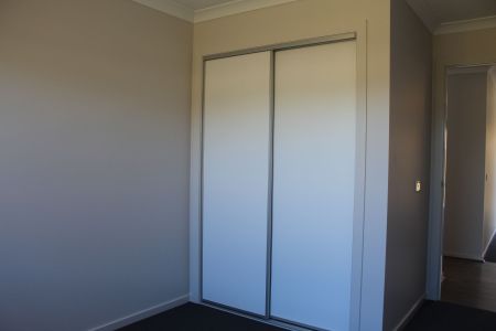4 BEDROOM HOME IN FERNTREE RIDGE ESTATE! - Photo 3