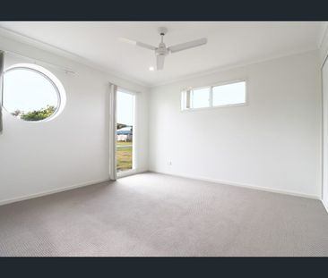 Low Set 4 Bedroom Home - So Close to the Beach! ☀️ - Photo 1