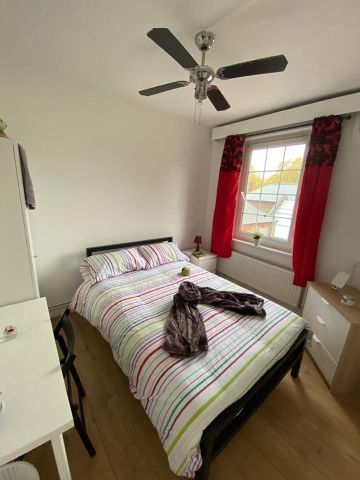 Room in a Shared House, Morris House, E2 - Photo 3