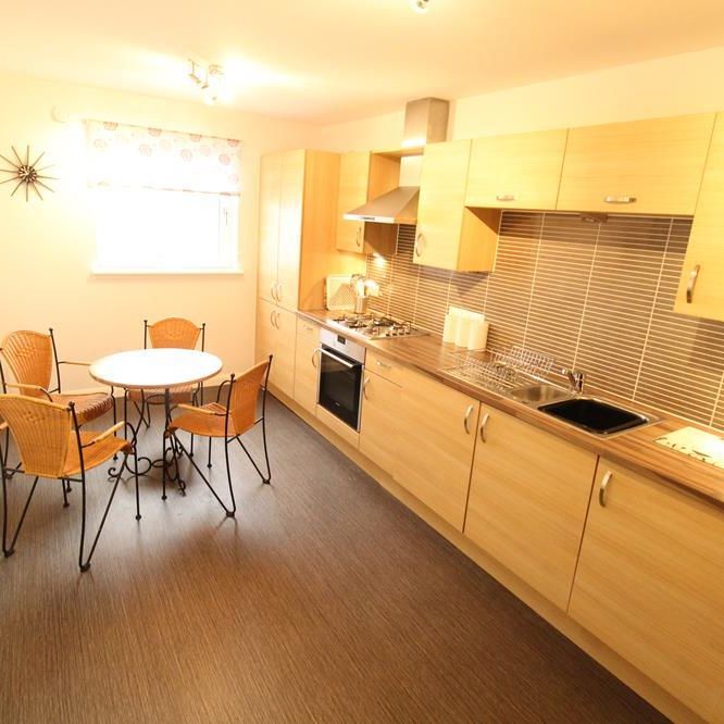 3 bedroom flat to rent - Photo 1