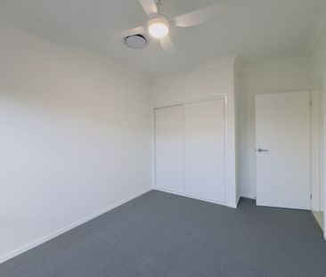 Stunning New Home in Lovely Lochinvar - 3 Beds, 2 Bath, Ducted Air ... - Photo 3