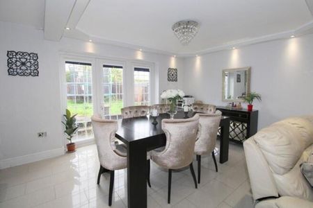 4 bedroom detached house to rent - Photo 3