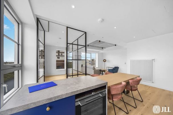 Douglass Tower, Good Luck Hope E14 - Photo 1