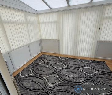 5 bedroom semi-detached house to rent - Photo 4