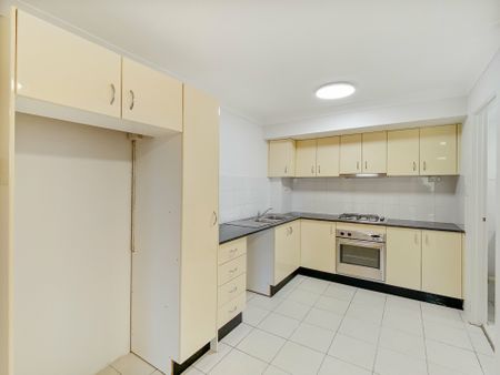Perfectly Positioned 2 Bedroom Apartment! - Photo 5