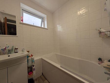 4 bedroom terraced house to rent - Photo 5