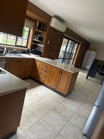 Cranbourne East - Photo 2