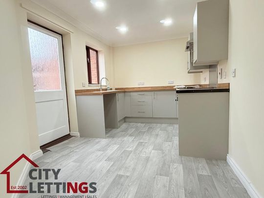 3 bedroom semi-detached house to rent - Photo 1