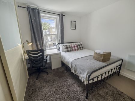 3 Bed Flat, Gloucester Terrace, W2 - Photo 2