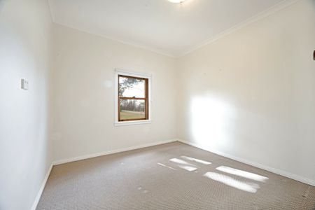 Cosy cottage with easy access to town - Photo 4