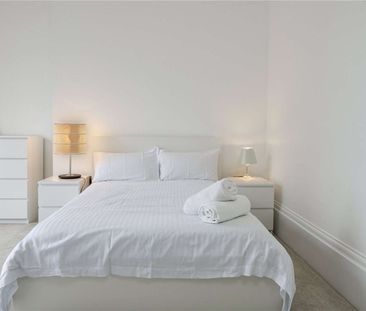 Stunning two bedroom apartment to rent, set within a beautifully co... - Photo 3