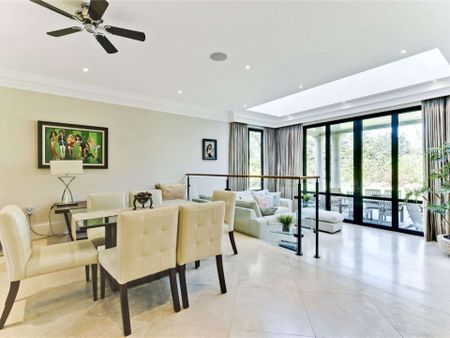 A modern 7 bedroom detached family home on situated on a prestigious private estate in Oxshott. - Photo 3