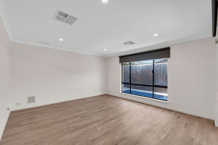 Beautiful Secret Harbour Home Available - SIX MONTH LEASE ONLY - Photo 3