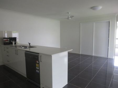 Three air conditioned bedrooms and Three bathrooms. - Photo 4