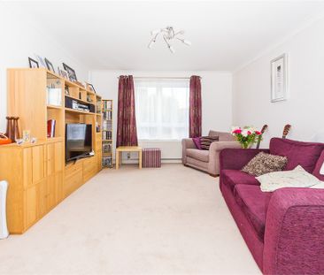 3 bed end of terrace house to rent in Holmlea Walk, Datchet, SL3 - Photo 1