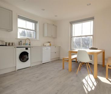 3 bedroom flat to rent - Photo 6