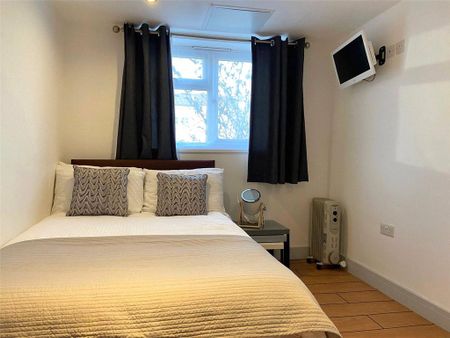 Property to rent - Photo 2