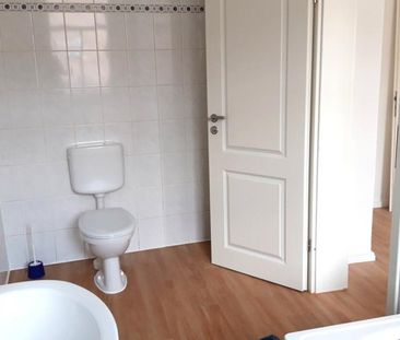 Zentrum! Blick auf den Markt! Groß und hell! Breitbandinternet! - Foto 1