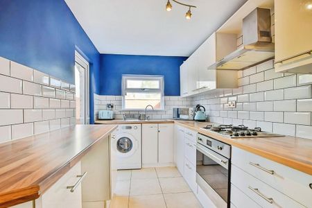 2 bedroom terraced house to rent - Photo 2