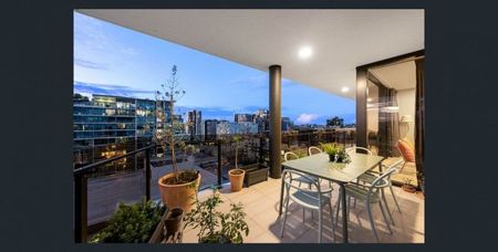Luxurious Newstead Three bedroom sub-penthouse - Photo 2
