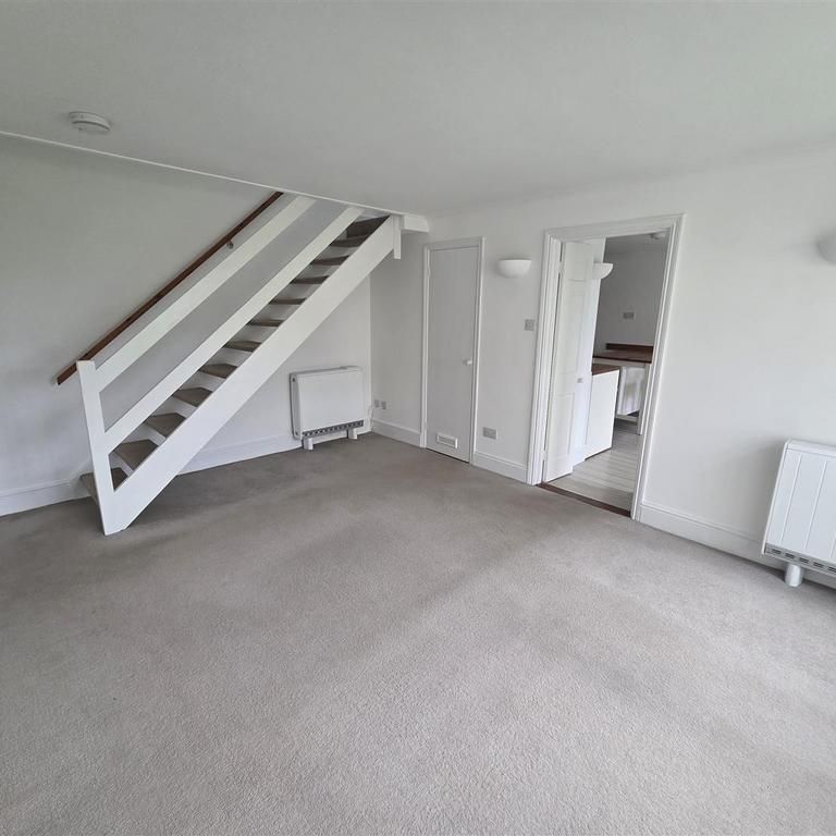 2 bedroom end of terrace house to rent - Photo 1
