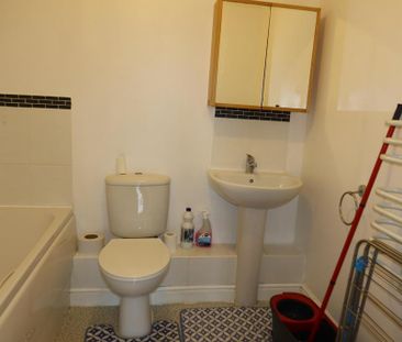 2 bedroom apartment to rent - Photo 6