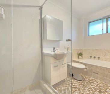 Freshly Renovated, Air-conditioned & Spacious unit in Prime Chatswo... - Photo 5