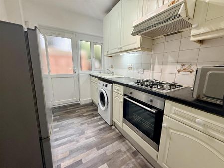 2 bedroom maisonette to rent - Photo 2