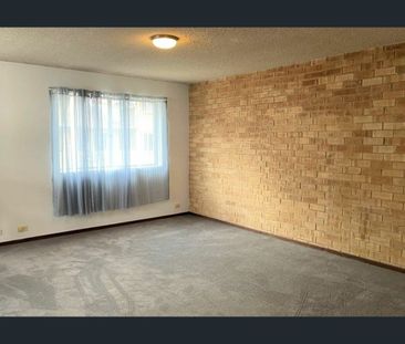 Large one bedroom unit in the heart of Queanbeyan - Photo 2