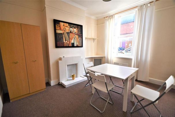 4 bedroom terraced house to rent - Photo 1