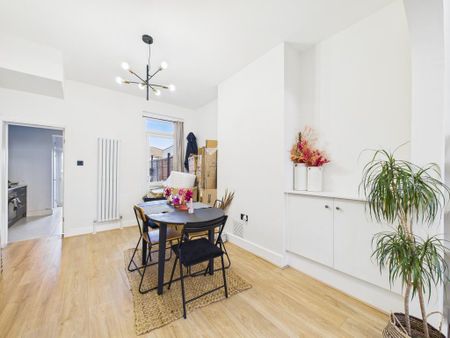 2 bedroom terraced house to rent - Photo 4