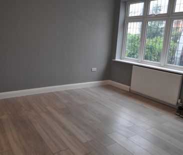 5 bedroom House To Let Total Size: 2200 SQ FT - Photo 1