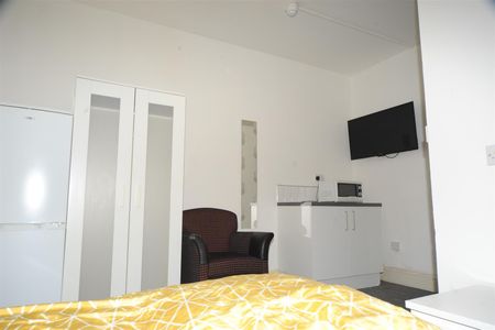 23-25 The Crescent, United Kingdom, TS5 6SG, Middlesbrough - Photo 4